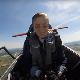 Девушка-пилот из Нидерландов поделилась видео полета, во время которого открылась кабина