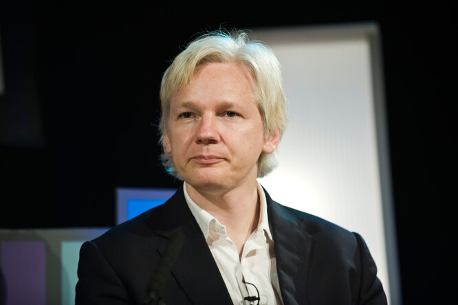 Глава МВД Великобритании одобрила экстрадицию основателя WikiLeaks Джулиана Ассанжа в США — ему грозит до 175 лет тюрьмы Глава МВД Великобритании одобрила экстрадицию основателя WikiLeaks Джулиана Ассанжа в США — ему грозит до 175 лет тюрьмы