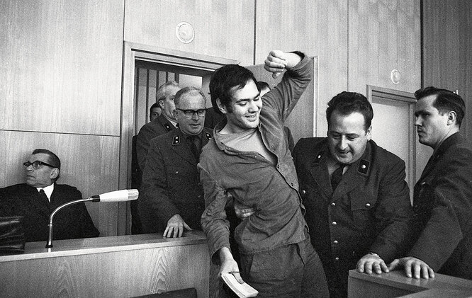 «Старая свинья» и «фашистская задница» — Андреас Баадер отказывался называть судей по-другому «Старая свинья» и «фашистская задница» — Андреас Баадер отказывался называть судей по-другому