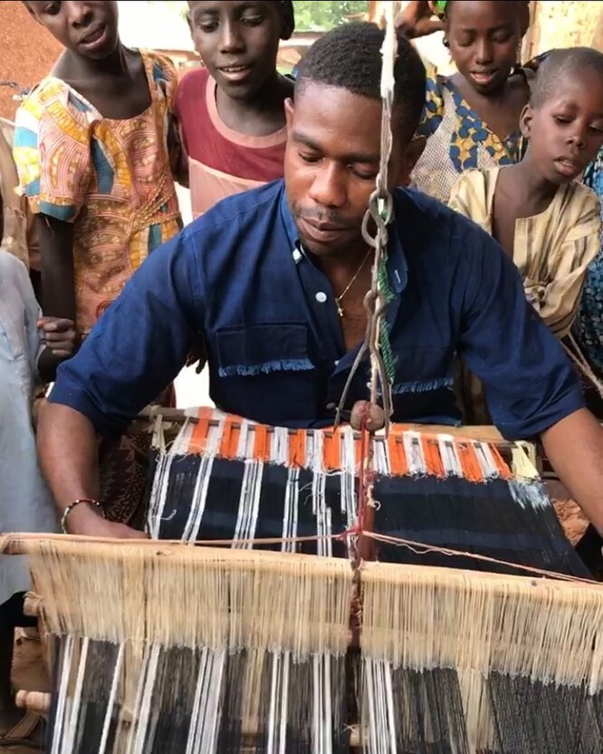 Создание ткани aso oke для Kenneth Ize
Создание ткани aso oke для Kenneth Ize