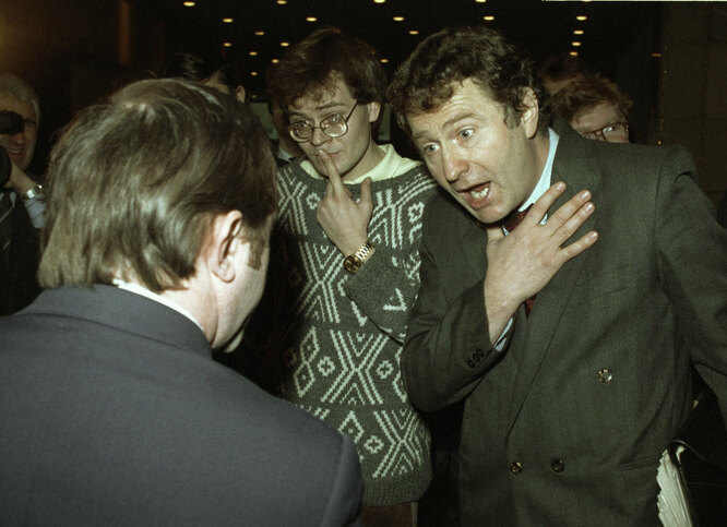 Владимир Жириновский в кулуарах IV Съезда народных депутатов (17 27 декабря 1990 г.)