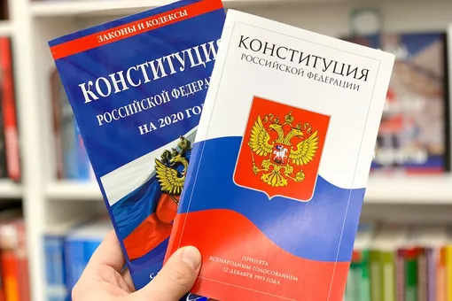 Запрет на недвижимость за рубежом в Конституции не прописали из-за чиновников и депутатов. Им пришлось бы отказаться от жилья или должности