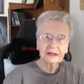 89-летняя Скайрим-бабушка завершила свою карьеру на YouTube. Она снимала ролики 15 лет 89-летняя Скайрим-бабушка завершила свою карьеру на YouTube. Она снимала ролики 15 лет