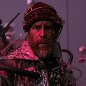 Сэм Рокуэлл призывает спасти мир в трейлере комедии «Удачи, веселья, не сдохни»