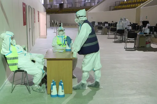 В России за сутки выявили 28 782 новых случая заражения коронавирусом — это абсолютный рекорд