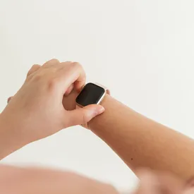 Apple Watch спасли жизнь британке, сообщив о низком пульсе. Оказалось, у нее опухоль мозга и проблемы с сердцем