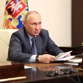 «Трагедия, безусловно, потрясла нас всех». Путин впервые прокомментировал нападение на школу в Казани «Трагедия, безусловно, потрясла нас всех». Путин впервые прокомментировал нападение на школу в Казани