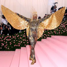 Бал Института костюма Met Gala в 2021 году все же состоится — он пройдет в сентябре Бал Института костюма Met Gala в 2021 году все же состоится — он пройдет в сентябре