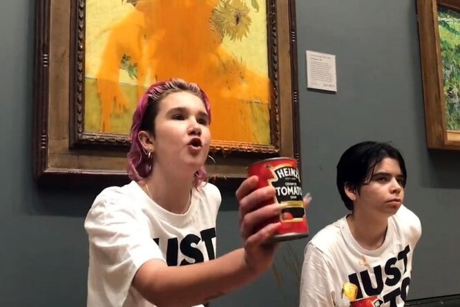 Экоактивистки облили томатным супом картину Ван Гога «Подсолнухи» в галерее Лондона