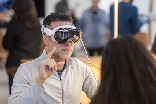 В Москве открылись зоны тестирования очков дополненной реальности Apple Vision Pro В Москве открылись зоны тестирования очков дополненной реальности Apple Vision Pro