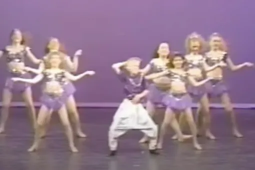 «КЕНетическая энергия». В сети завирусилось видео с танцами 12-летнего Райана Гослинга в костюме как из «Барби»