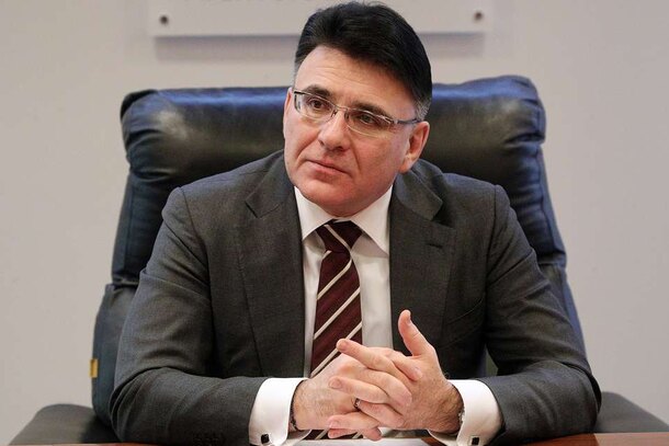 Александр Жаров