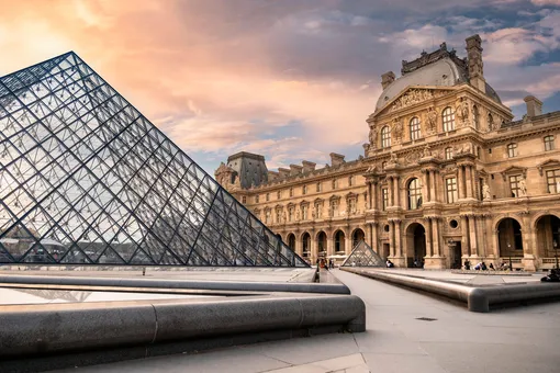 Из-за проблем с водопроводом в Лувре пострадало «от 300 до 400 экспонатов»