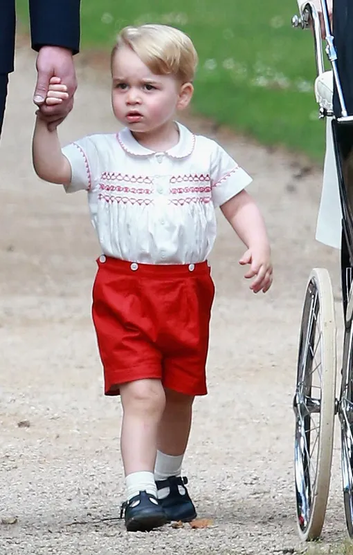 Принц Джордж на крестинах сестры, принцессы Шарлотты, 2015.
