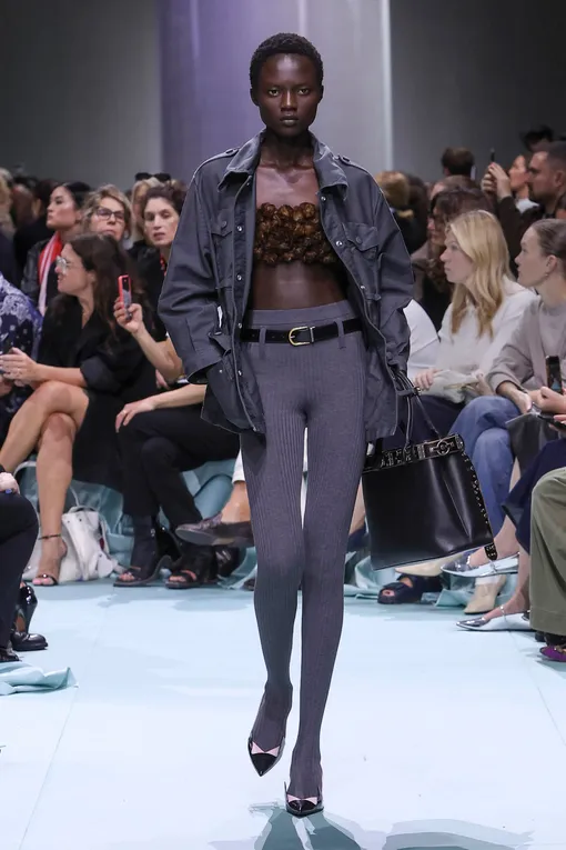Prada весна-лето 2025