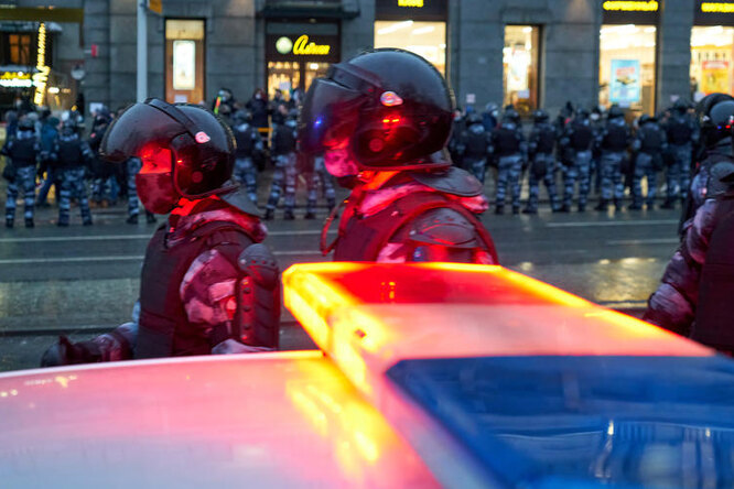 В Москве арестовали тиктокера, обвиняемого в нападении на машину ФСБ на митинге 23 января В Москве арестовали тиктокера, обвиняемого в нападении на машину ФСБ на митинге 23 января