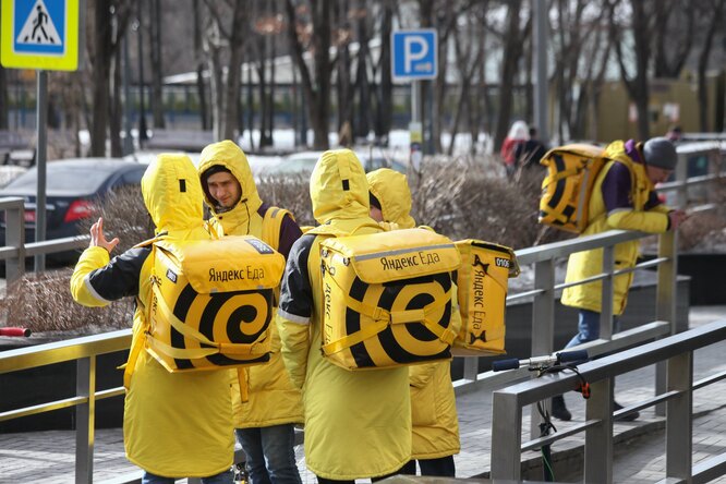 «Яндекс.Еду» обвинили в незаконном найме на работу мигрантов