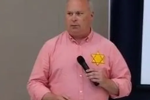 «В нынешнем контексте мы все евреи»: в Вашингтоне депутат надел желтую звезду Давида в знак протеста против вакцинации