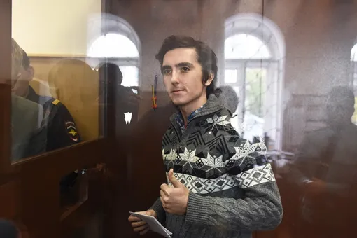 Владимир Емельянов признан виновным в применении силы к представителю власти. Ему дали 2 года условно