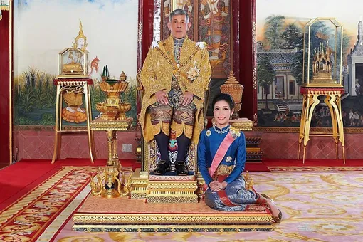 Король Таиланда восстановил в статусе свою фаворитку. Год назад он лишил ее всех титулов за попытки занять место королевы
