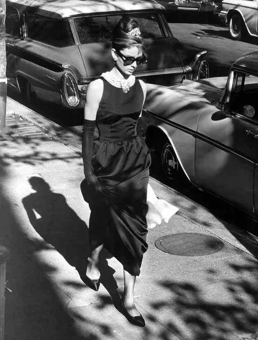 Одри Хепберн в платье Givenchy в фильме «Завтрак у Тиффани», 1961