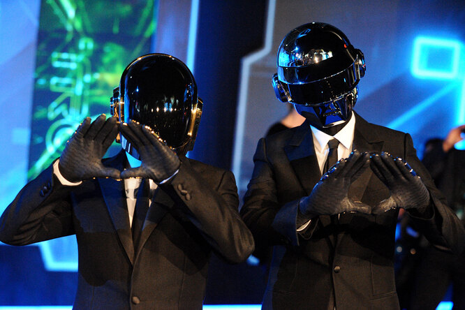 Группа Daft Punk распалась. Интернет ностальгирует