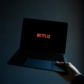 На Netflix появился русский дубляж фильмов и сериалов На Netflix появился русский дубляж фильмов и сериалов