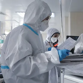 В России выявили 12 953 новых случая заражения коронавирусом В России выявили 12 953 новых случая заражения коронавирусом