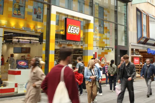 В Польше отца и сына задержали за кражу Lego. Они воровали наборы из магазинов, а затем сдавали их в ломбард В Польше отца и сына задержали за кражу Lego. Они воровали наборы из магазинов, а затем сдавали их в ломбард