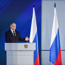 Владимир Путин ограничил посольства и консульства «недружественных государств». Они больше не смогут нанимать сотрудников из России Владимир Путин ограничил посольства и консульства «недружественных государств». Они больше не смогут нанимать сотрудников из России