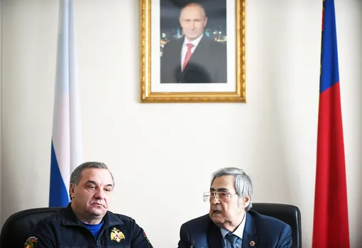 Глава МЧС РФ Владимир Пучков и губернатор Кемеровской области Аман Тулеев