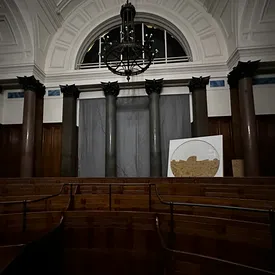 На Шри-Ланке мужчина, представившийся адвокатом, застрелил подозреваемого прямо в зале суда На Шри-Ланке мужчина, представившийся адвокатом, застрелил подозреваемого прямо в зале суда