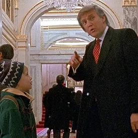Пользователь Twitter убрал Трампа из сцены фильма «Один дома — 2». Маколею Калкину понравилось!