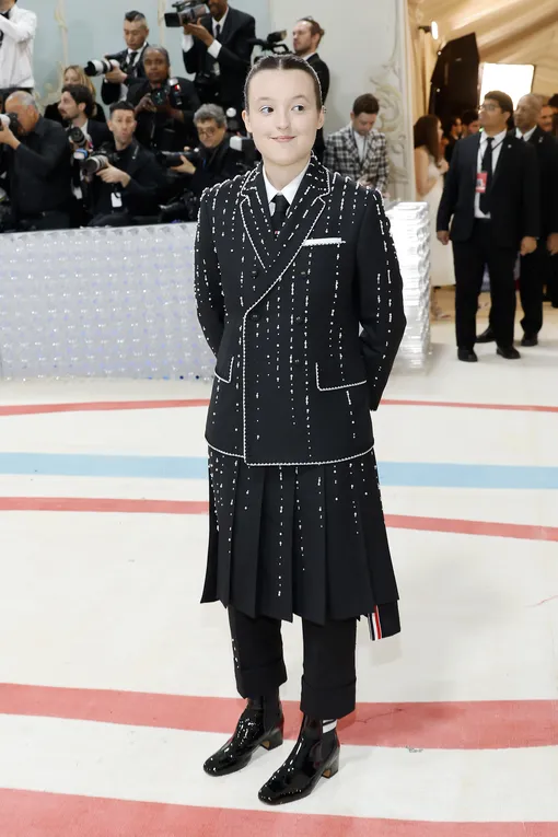 Белла Рамзи в Thom Browne