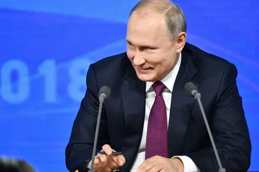 Путин: экономику России удалось удержать от сползания к рецессии