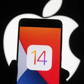 Apple представила бета-версию iOS 14.5. Она позволит разблокировать iPhone даже при ношении маски