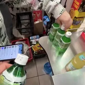 Роспотребнадзор изъял из продажи партию напитка Aloe Vera. В нескольких бутылках нашли ацетон