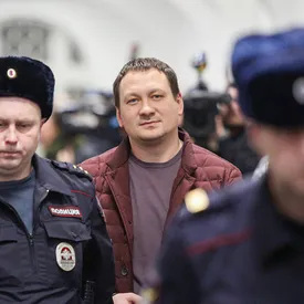 Прокуратура запросила до 16 лет колонии экс-полицейским, подкинувшим наркотики Ивану Голунову Прокуратура запросила до 16 лет колонии экс-полицейским, подкинувшим наркотики Ивану Голунову
