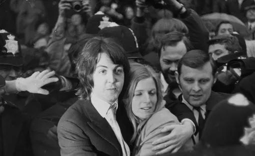 Пол и Лина Маккартни в Париже, 26 ноября 1982 года