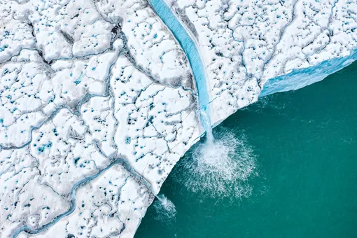 Melting Ice Cap | Nature CommendedIn summer 2020, Svalbard archipelago broke meteorological records when the air temperature suddenly reached 21.7ºC. This image brings evidence of the amount of fresh water falling from the melting Austfonna ice cap into the sea. The average air temperature in Svalbard has risen by 3-5°C over the past 50 yearsPhotograph: Florian Ledoux/Drone Photography Awards 2021