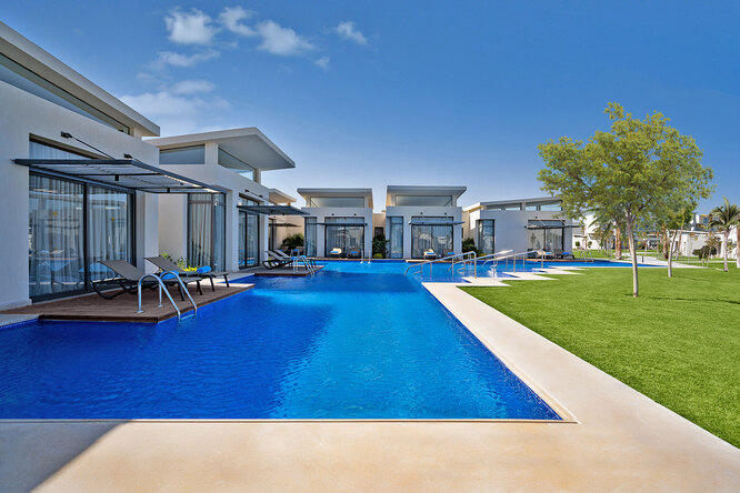 Вилла с бассейном в Rixos Premium Magawish Suites & Villas