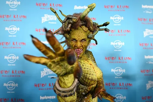 Хайди Клум провела свою ежегодную вечеринку в честь Хэллоуина. Посмотрите, как создавался ее костюм Хайди Клум провела свою ежегодную вечеринку в честь Хэллоуина. Посмотрите, как создавался ее костюм