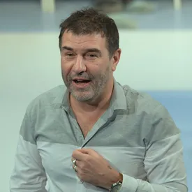 Евгений Гришковец заявил, что сожалеет о сказанном про Земфиру. Он назвал певицу «наркоманкой», и она подала на него в суд Евгений Гришковец заявил, что сожалеет о сказанном про Земфиру. Он назвал певицу «наркоманкой», и она подала на него в суд