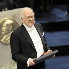 Умер лауреат Нобелевской премии по физике Питер Хиггс, предсказавший открытие бозона