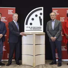 Стрелки часов Судного дня перевели на одну секунду ближе к «ядерной полуночи»