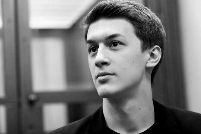 21-летний блогер Егор Жуков признан виновным в призывах к экстремизму. Суд приговорил его к трем годам условно