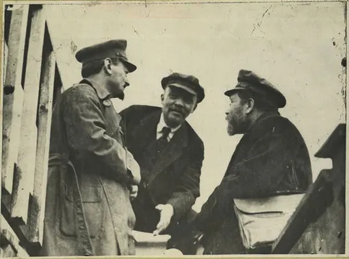 Лев Троцкий, Владимир Ленин и Лев Каменев, 5 мая 1920 года