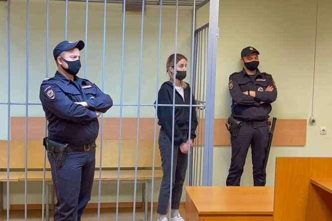 Суд приговорил к 5 годам колонии-поселения 19-летнюю москвичку, сбившую трех детей на пешеходном переходе