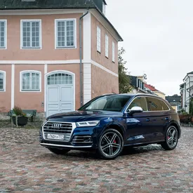 Audi предлагает новый кроссовер Q5 в России Audi предлагает новый кроссовер Q5 в России