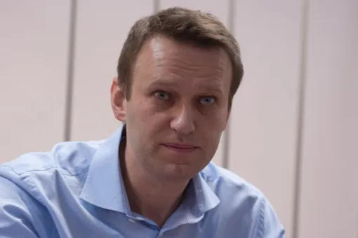 СМИ: Навальный полностью пришел в себя